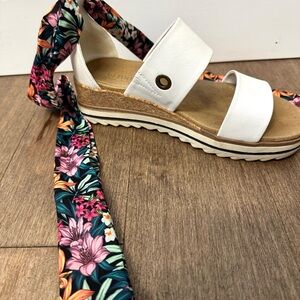 White Leather Sandals with Floral Amovible Straps